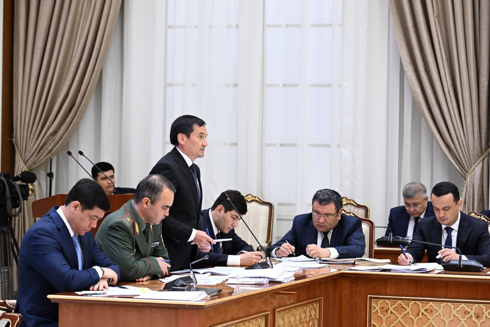 Prezident Shavkat Mirziyoyev raisligida hudud va tarmoqlarda oʻsish surʼatlarini taʼminlash boʻyicha videoselektor yig'ilish o'tkazildi