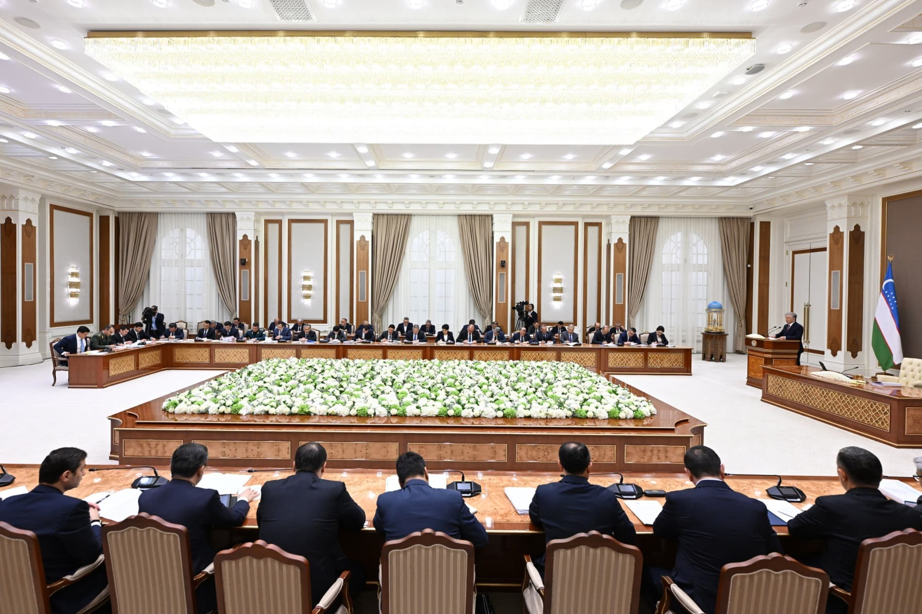 Prezident Shavkat Mirziyoyev raisligida hudud va tarmoqlarda oʻsish surʼatlarini taʼminlash boʻyicha videoselektor yig'ilish o'tkazildi