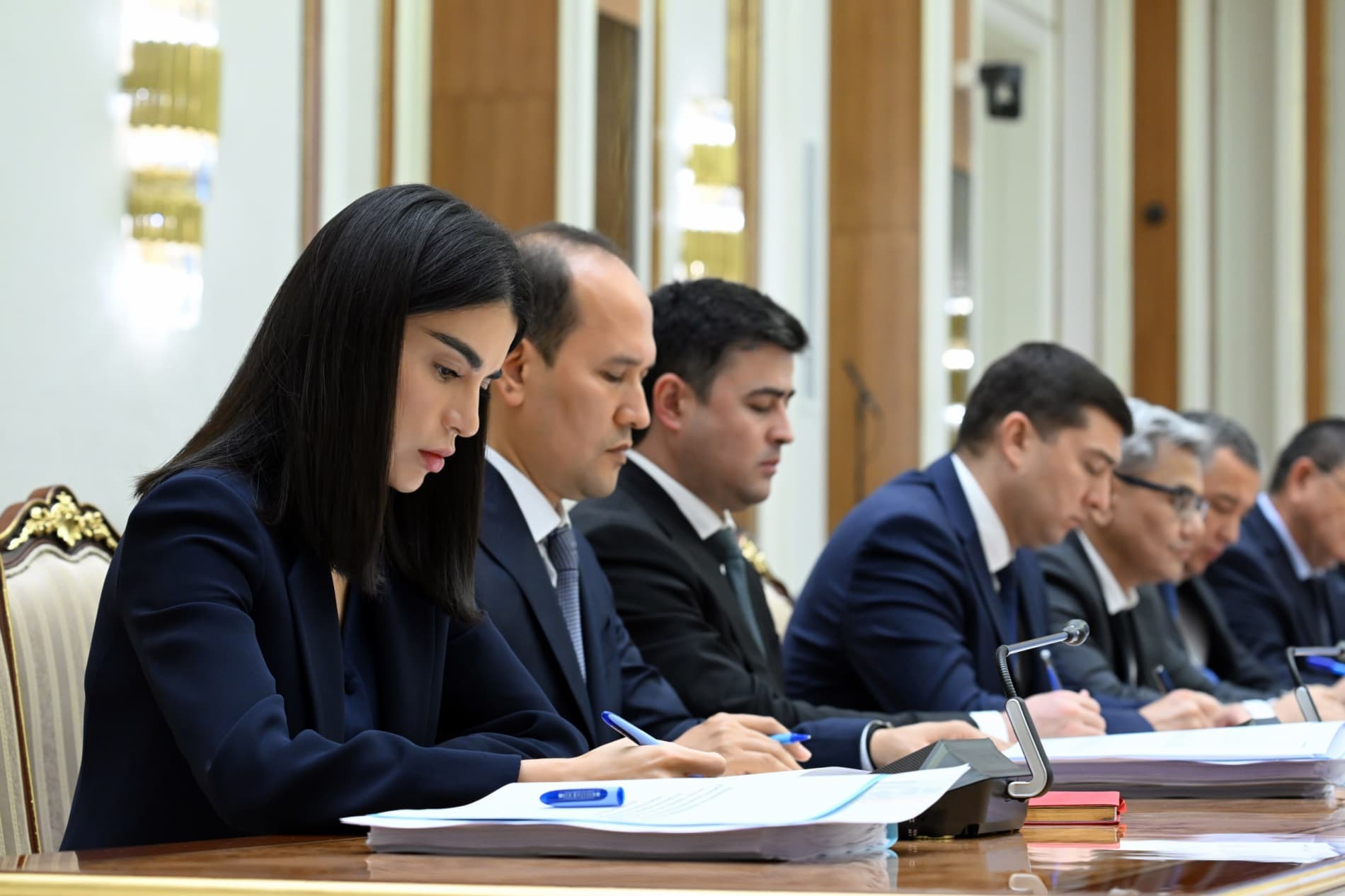Prezident Shavkat Mirziyoyev raisligida hudud va tarmoqlarda oʻsish surʼatlarini taʼminlash boʻyicha videoselektor yig'ilish o'tkazildi
