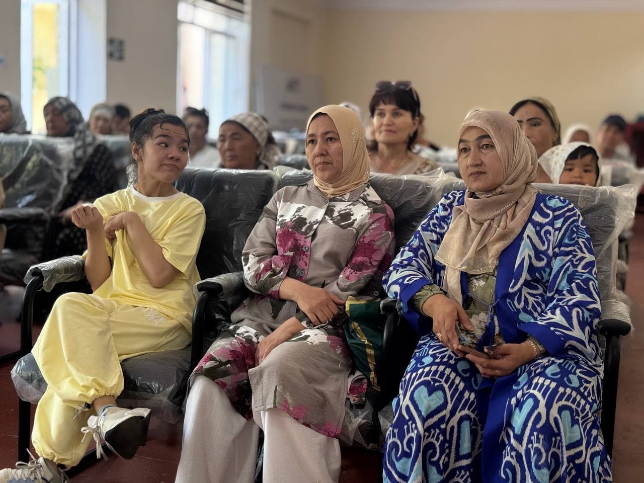 Xonobod shahrida "Dolzarb 90 kun" tadbirlari doirasida "Inson" ijtimoiy xizmatlar markazi tashabbusi bilan shahar Madaniyat bo‘limi hamda Nogironligi bo‘lgan shaxslar jamiyati hamkorligida "Sen kuchlisan" nomli xayriya ko‘rgazmasi tashkil etildi.