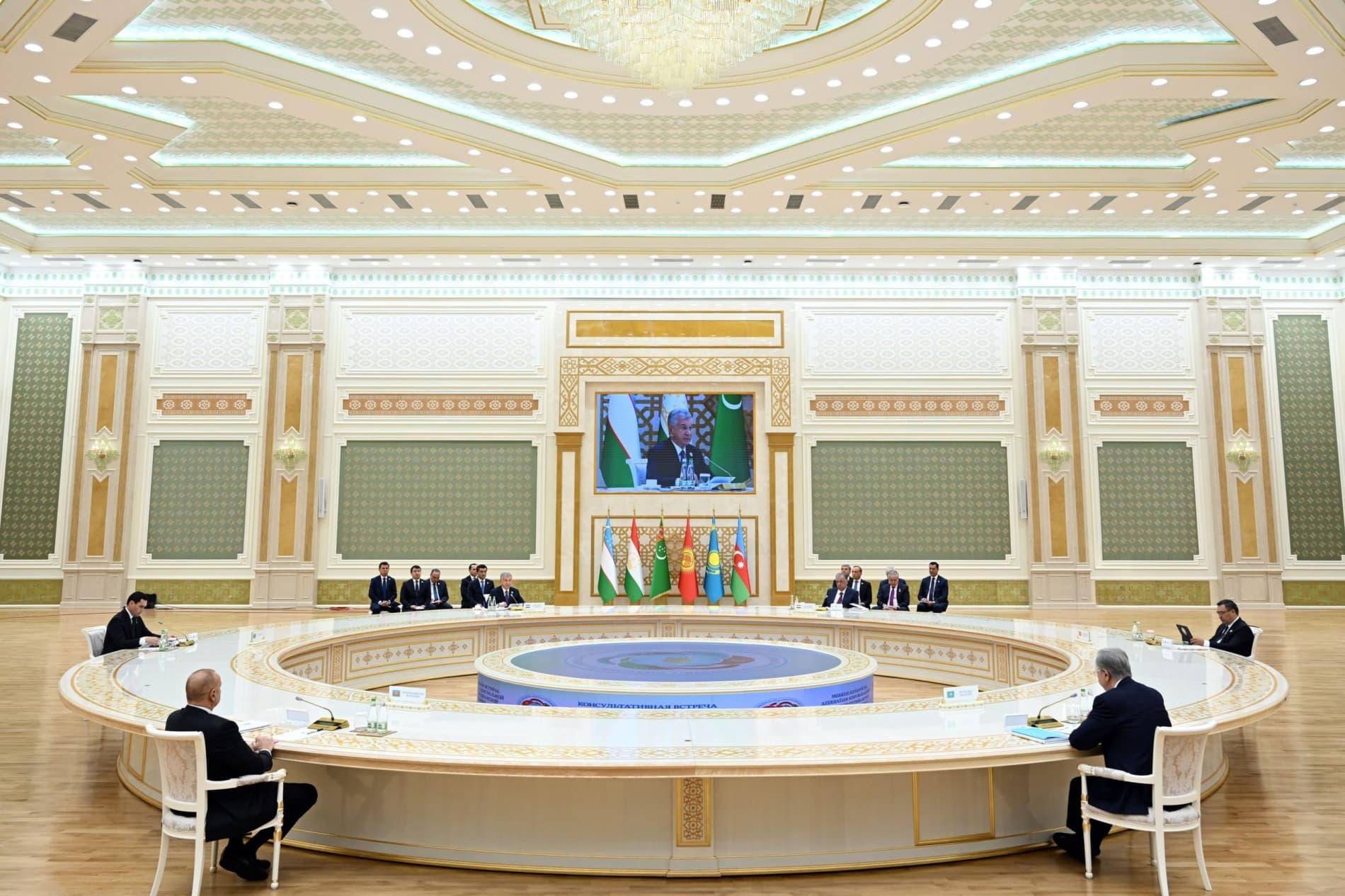 Президент Республики Узбекистан Шавкат Мирзиёев принял участие (https://president.uz/ru/lists/view/9697) в восьмой Консультативной встрече глав государств Центральной Азии и Азербайджана.