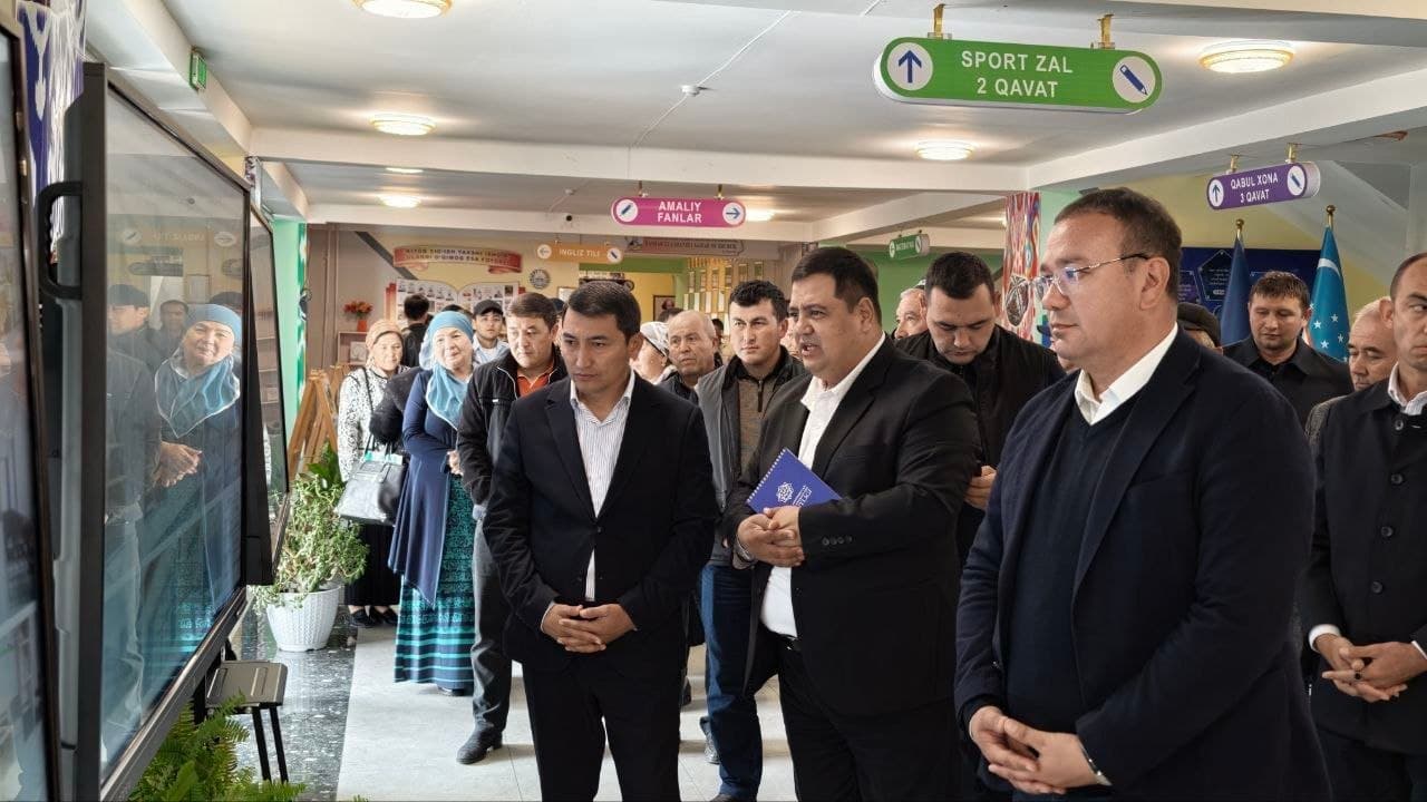 Xonobod ixtisoslashtirilgan maktabiga kitoblar sovg'a qilindi.