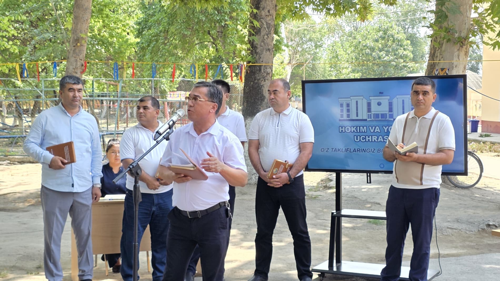 Shahrixon tumani hokimi bitiruvchi yoshlar bilan ochiq muloqot o‘tkazdi