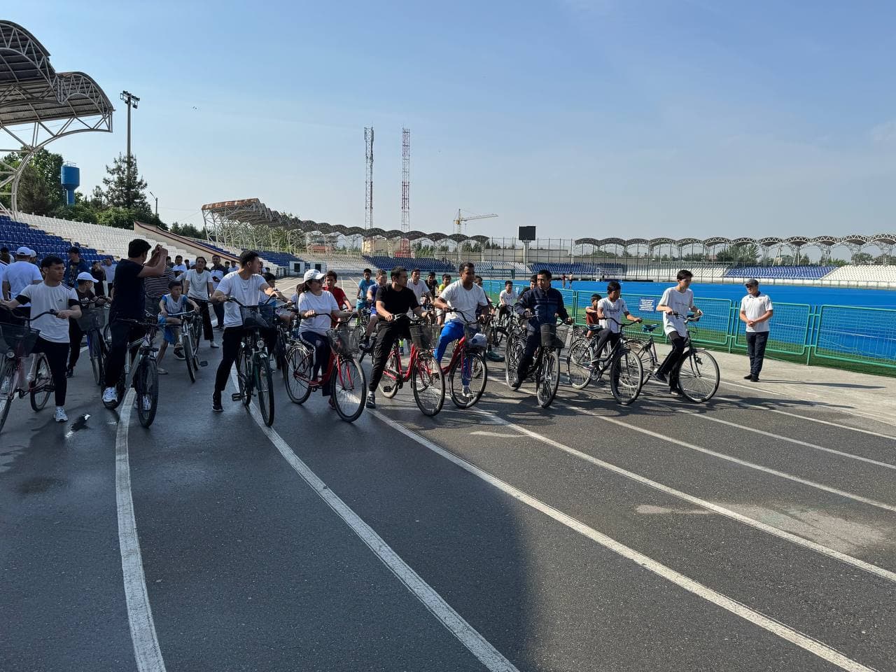 “Xalqlar do‘stligi” sport majmuasida keng ko‘lamli sport va sog‘lom turmush tarzini targ‘ib etuvchi tadbirlar tashkil etildi.