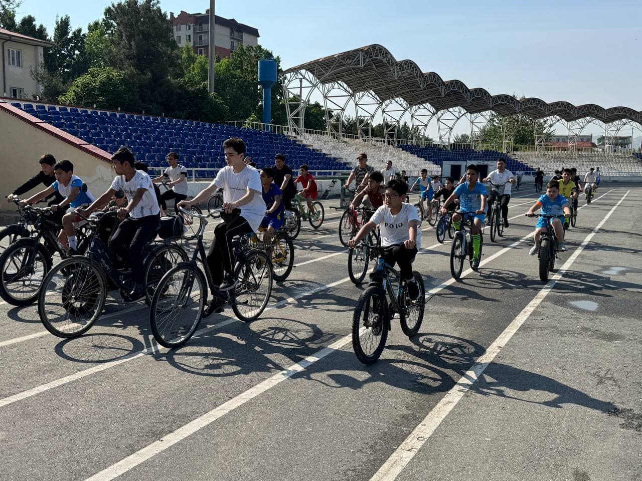 “Xalqlar do‘stligi” sport majmuasida keng ko‘lamli sport va sog‘lom turmush tarzini targ‘ib etuvchi tadbirlar tashkil etildi.