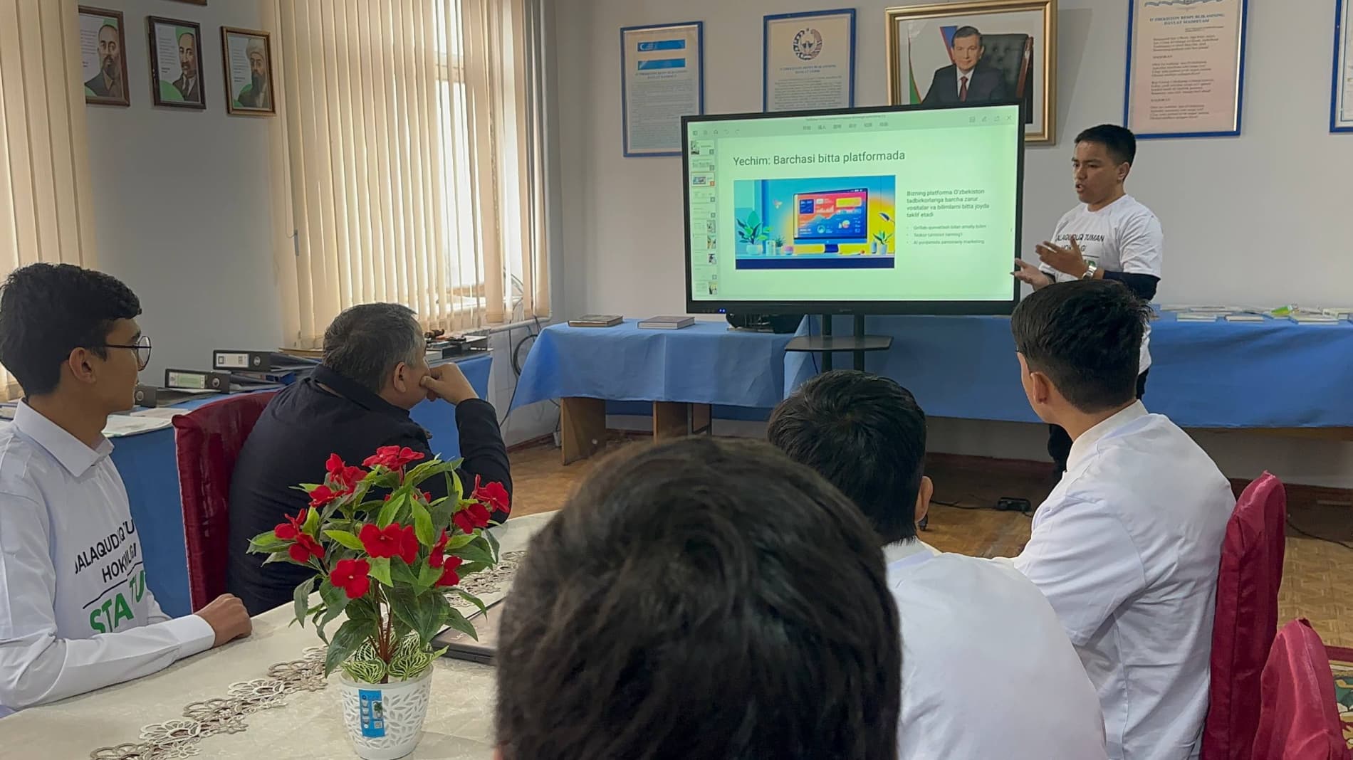 Jalaquduq tumanida yoshlarning startap loyihalari taqdimoti o‘tkazildi