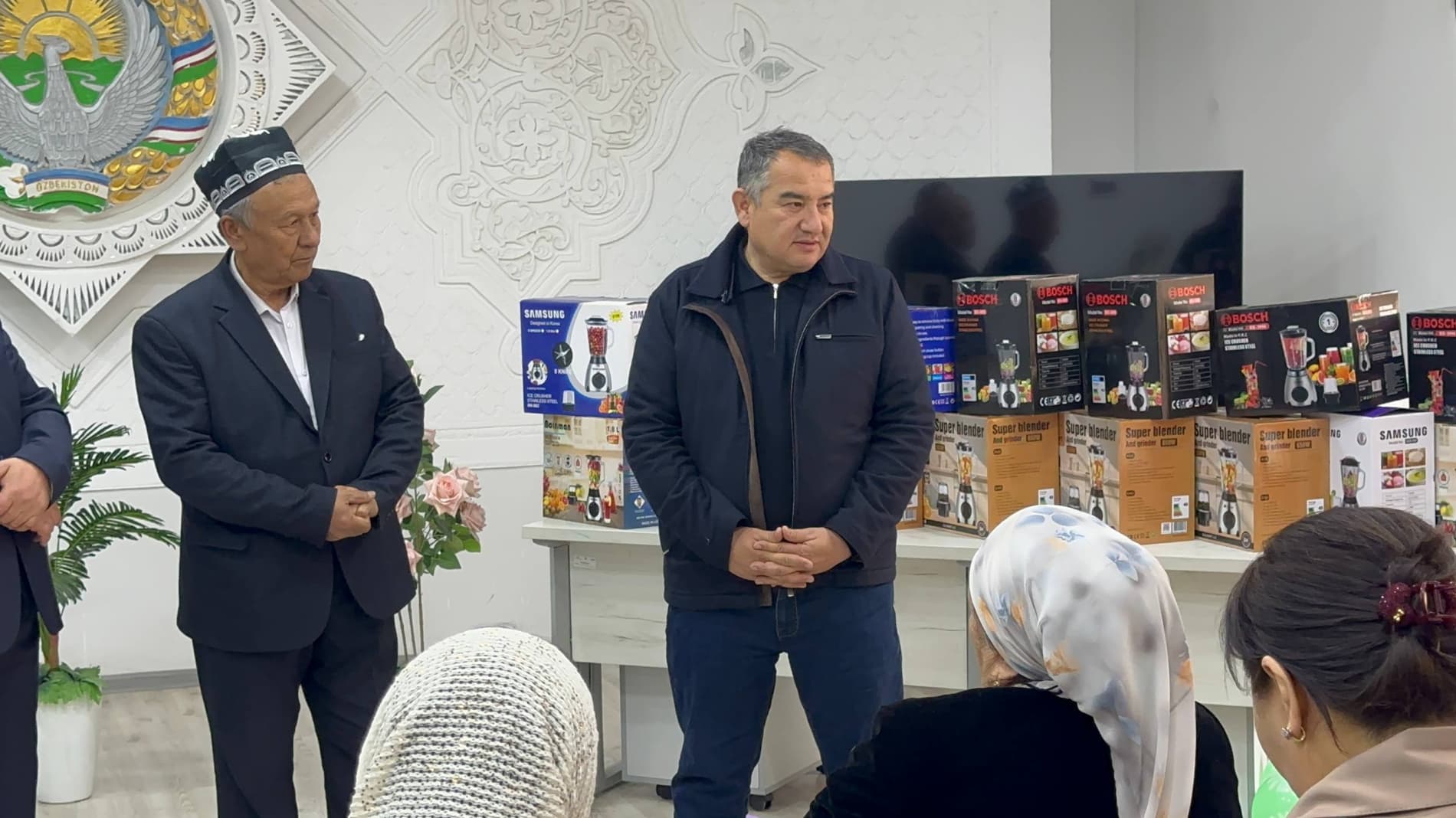 Jalaquduqda ayolga ehtirom: Tuman hokimi ishtirokidagi bayram tadbiri