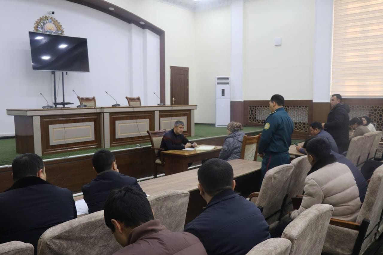 Балиқчи тумани ҳокими 24 нафар оғир тоифадаги, пробация ҳисобида турувчи ёшларни оталиққа олди