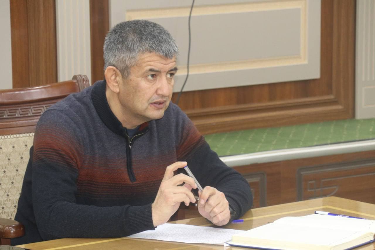 Балиқчи тумани ҳокими 24 нафар оғир тоифадаги, пробация ҳисобида турувчи ёшларни оталиққа олди