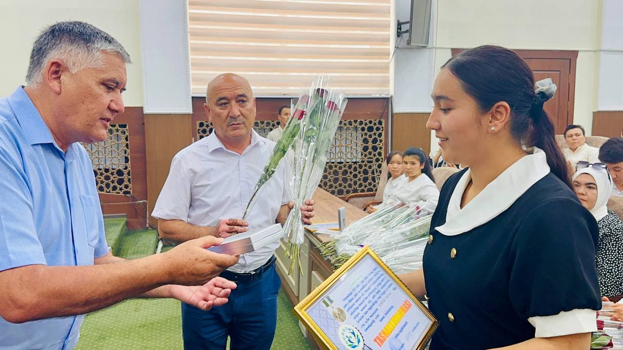 Baliqchi tumanida oltin va kumush medal sohiblari taqdirlandi