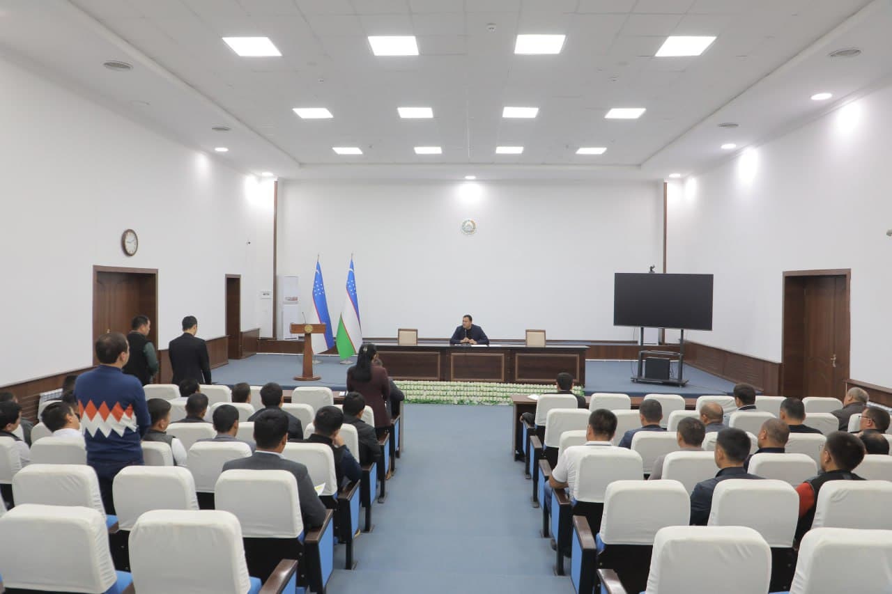Bitiruvchi yoshlar bandligini taʼminlash masalasi muhokama qilindi