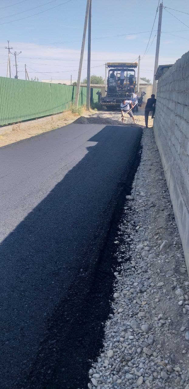 Mirzaobod tumani Mirzacho‘l mahallasida ichki yo‘llar yangilanmoqda