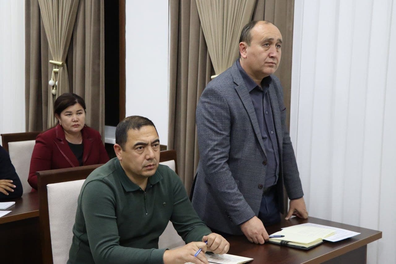 Mirzaobod tumani hokimi Abduraxim Umarov rahbarligida apparat xodimlari va tashkilot rahbarlari ishtirokida korrupsiyaga qarshi kurashish masalalariga bag‘ishlangan navbatdagi yig‘ilish bo‘lib o‘tdi