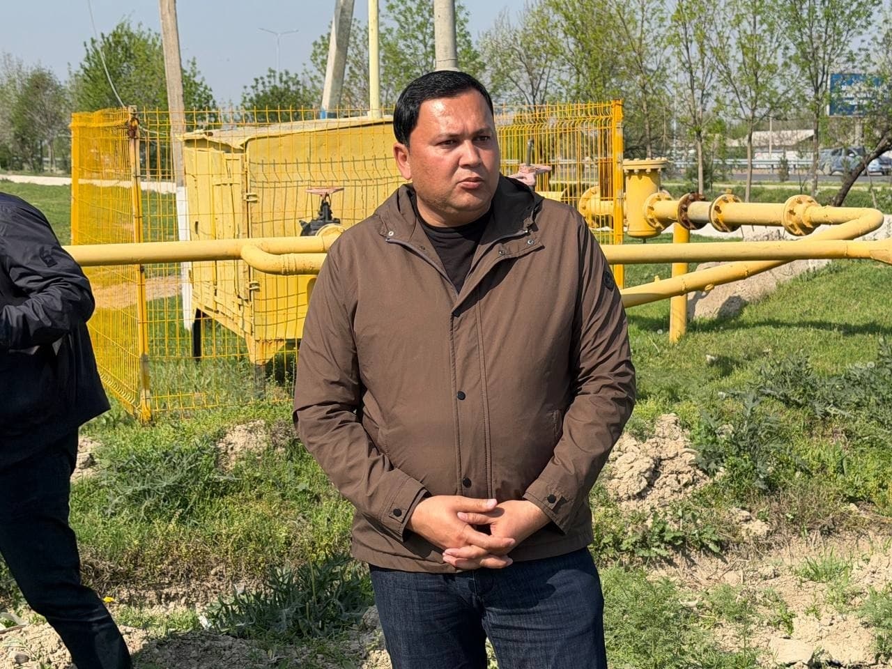 Mirzaobod tumani hokimi Abduraxim Umarov Toshkent mahallasida bo‘lib obodonlashtirish ishlarini tanqidiy o‘rgandi.