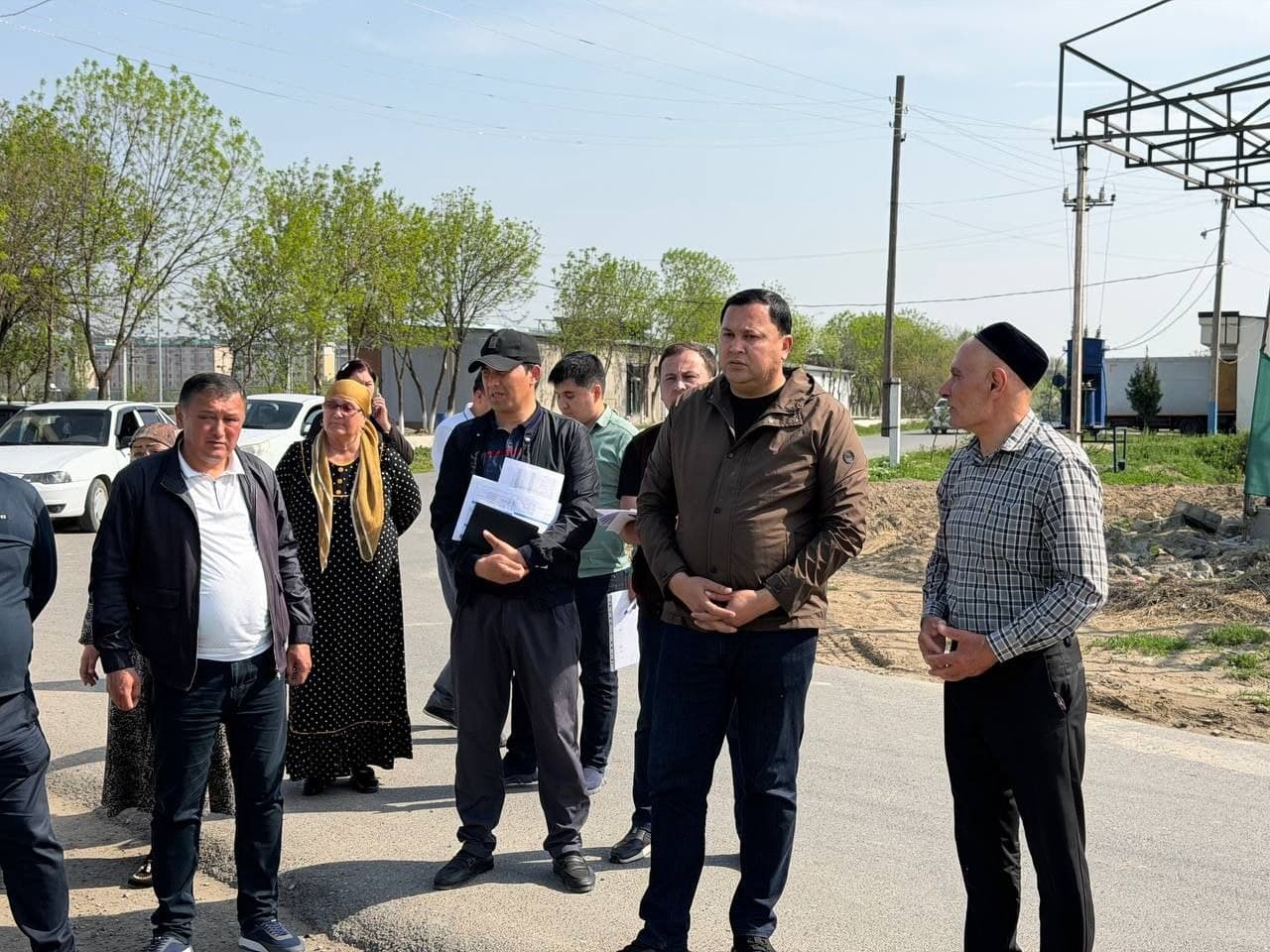 Mirzaobod tumani hokimi Abduraxim Umarov Toshkent mahallasida bo‘lib obodonlashtirish ishlarini tanqidiy o‘rgandi.