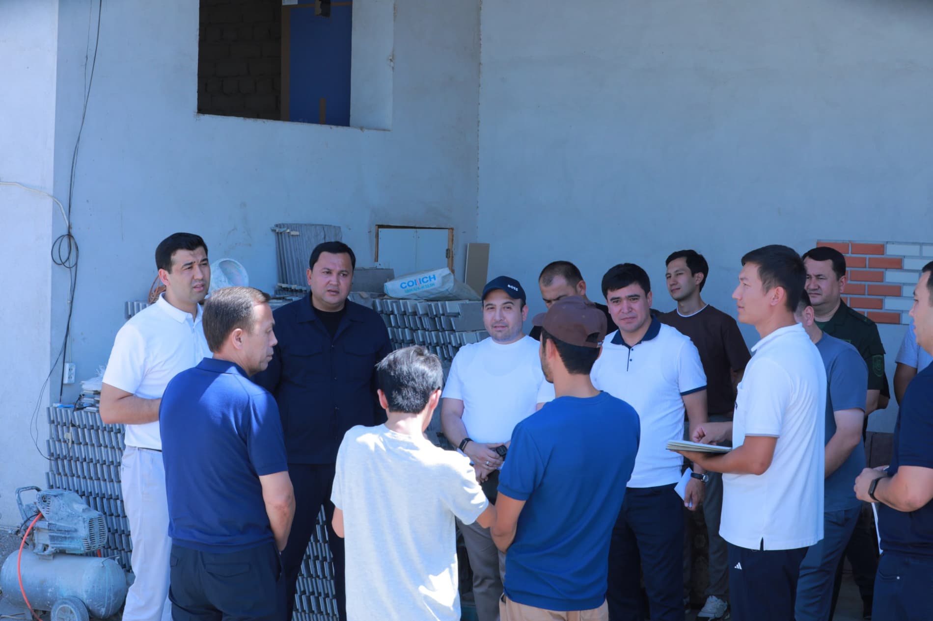 Yoshlar ishlari agentligi direktori Alisher Sa'dullayev Sirdaryo viloyati Mirzaobod tumani, Navro'z mahallasi, Sayqal ko‘chasida istiqomat qiluvchi yosh tadbirkor Jasurxo'ja Saydazimov bilan suhbat qurdi.