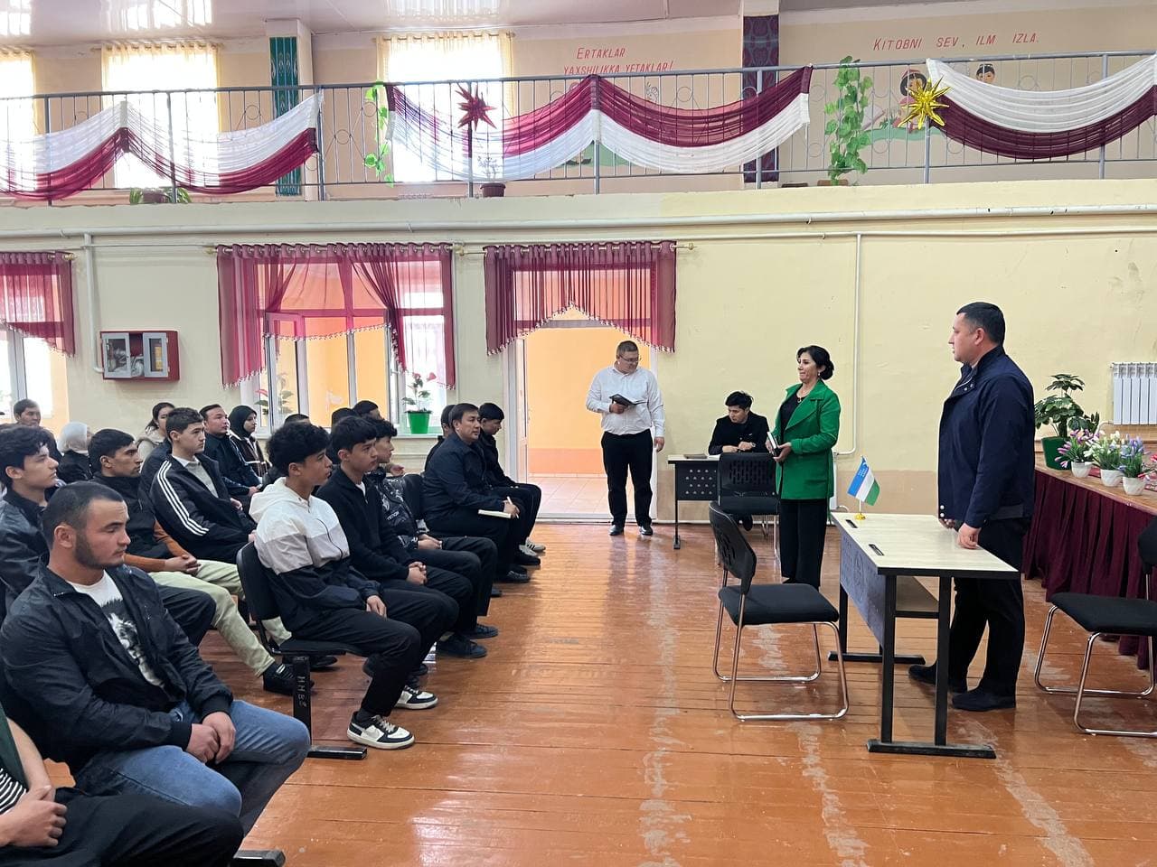 TUMAN HOKIMI MUSTAXKAM VA SANOAT MAHALLALARI YOSHLARI BILAN UCHRASHUV O‘TKAZDI