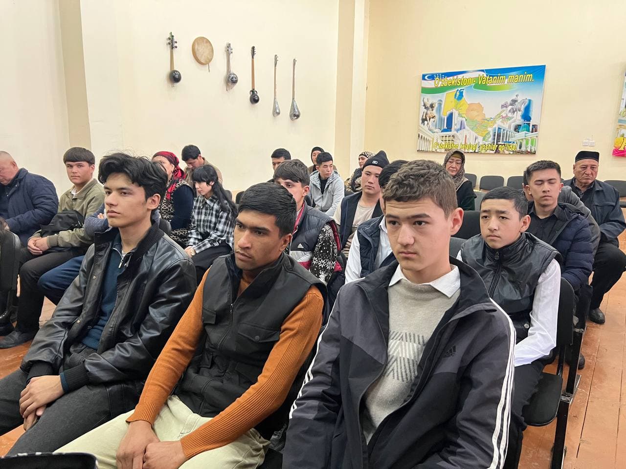 TUMAN HOKIMI MUSTAXKAM VA SANOAT MAHALLALARI YOSHLARI BILAN UCHRASHUV O‘TKAZDI