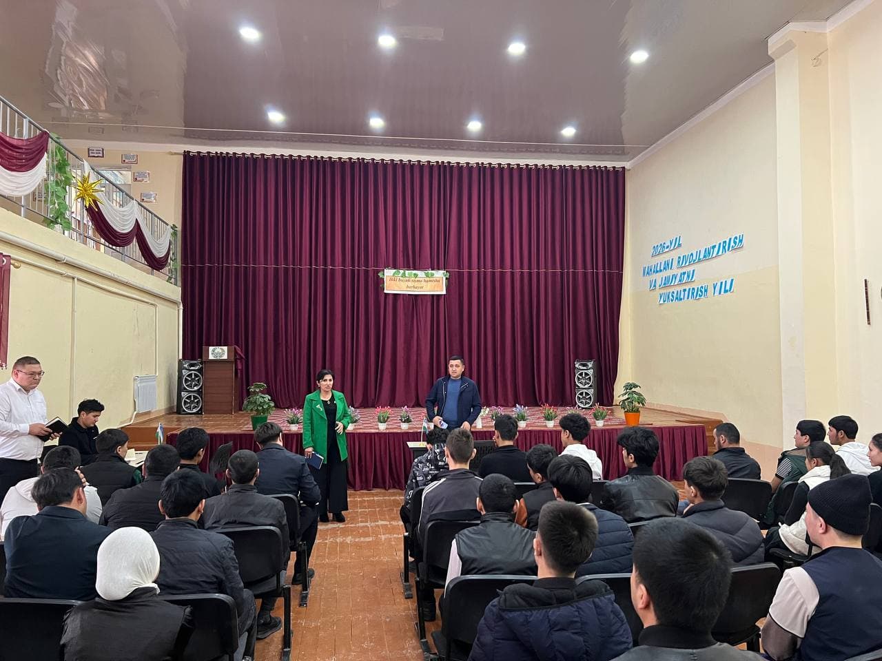 TUMAN HOKIMI MUSTAXKAM VA SANOAT MAHALLALARI YOSHLARI BILAN UCHRASHUV O‘TKAZDI