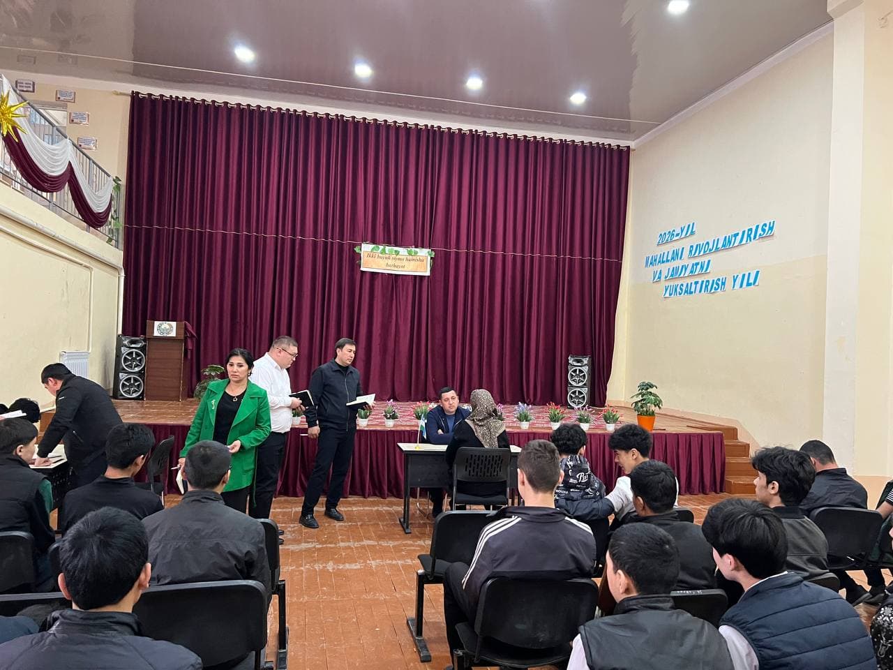 TUMAN HOKIMI MUSTAXKAM VA SANOAT MAHALLALARI YOSHLARI BILAN UCHRASHUV O‘TKAZDI