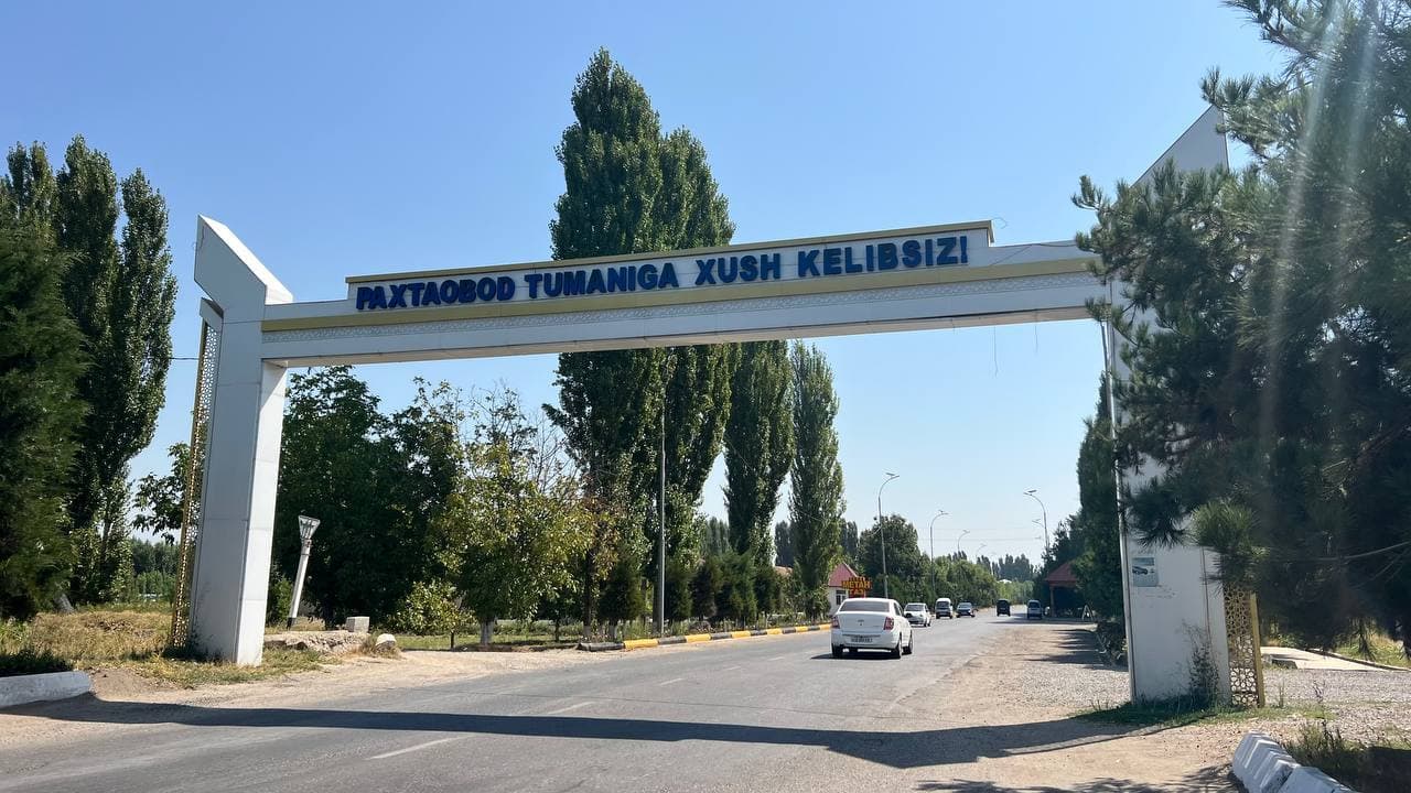 В районе Пахтабад был организован пресс-тур, в рамках которого ведется реконструкция "Нового Узбекистана".