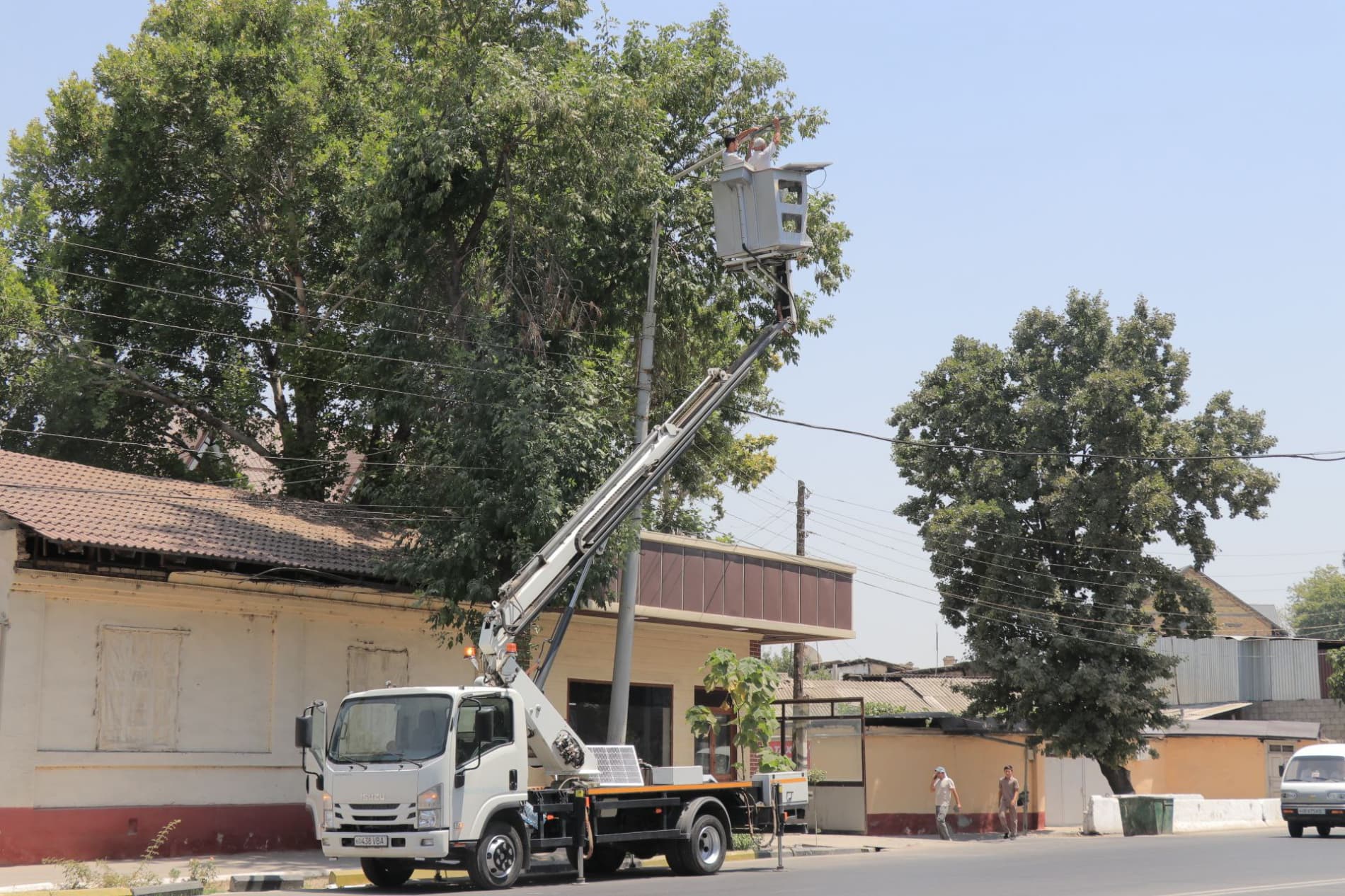 Ayni jazirama yozning xos jihatlaridan biri bu elektr energiyasi iste’moli me’yordagi sarfdan ancha ko‘payadi. Bu esa muqobil energiya manbalaridan samarali foydvlanishni o‘z-o‘zidan taqozo etadi.