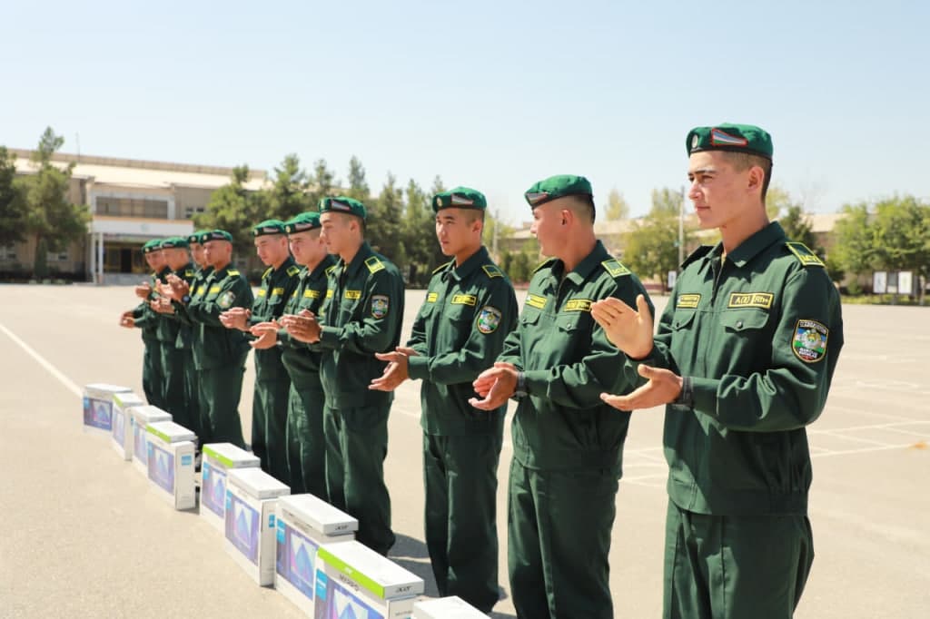 Hokim yosh harbiy xizmatchilar bilan uchrashdi