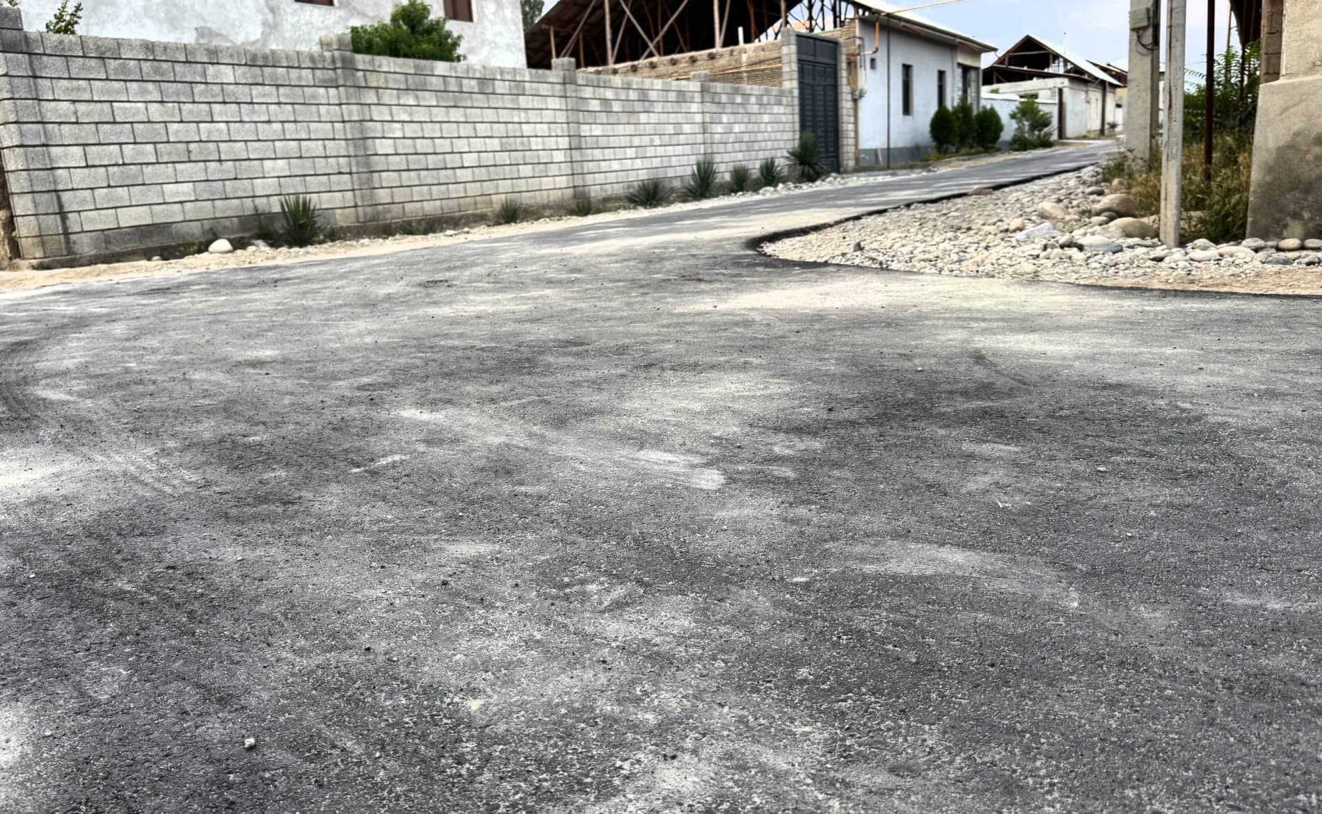 Shahar infratuzilmasini yaxshilash yo‘lida amaliy ishlar davom etmoqda.