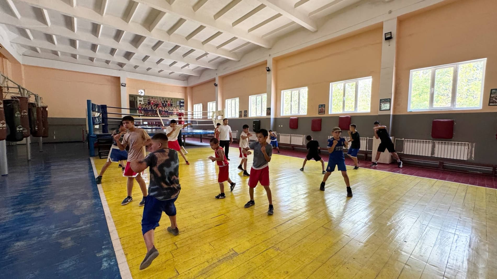 Farg‘ona shahar 1-son sport maktabi faoliyati bilan tanishildi