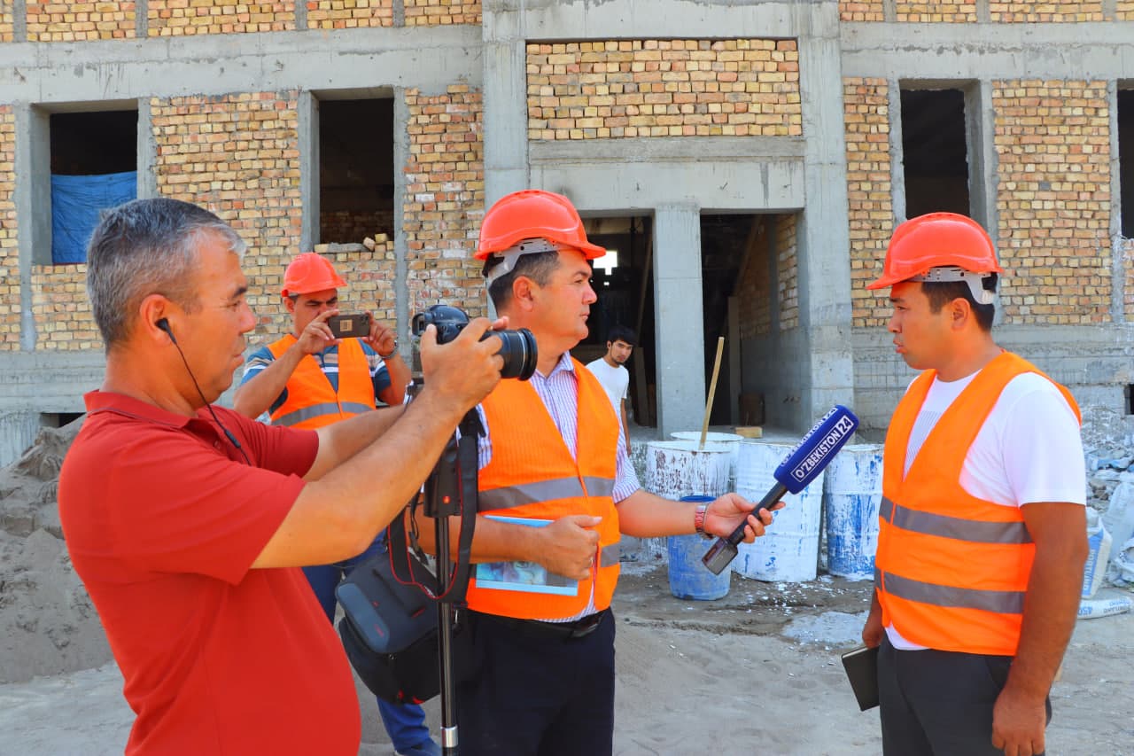 Public attention to residential buildings under construction in Turon neighborhood