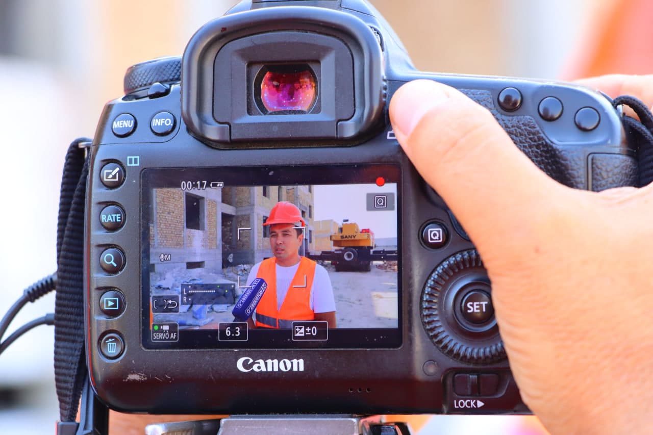 Public attention to residential buildings under construction in Turon neighborhood
