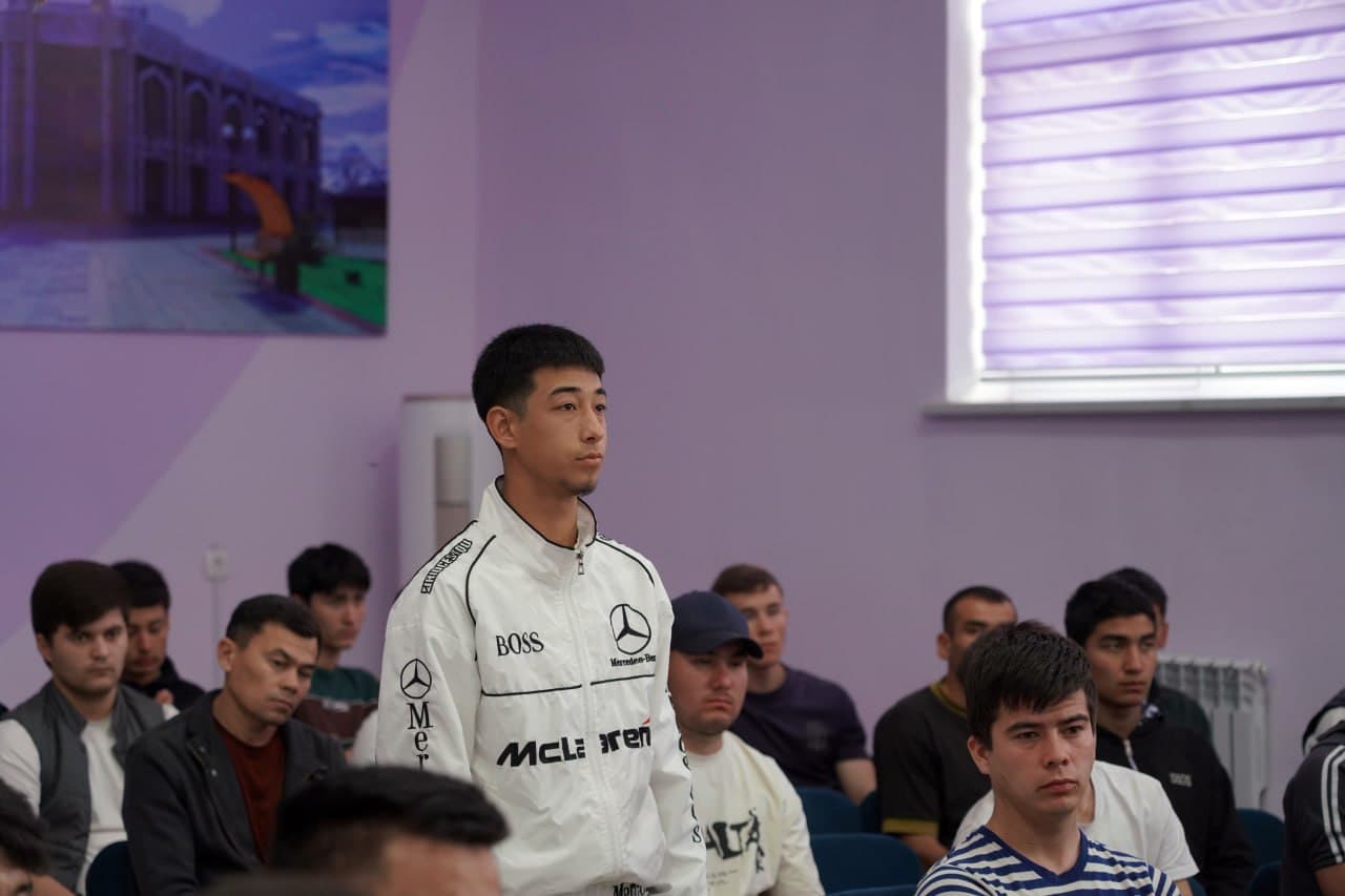 Sirdaryo viloyati Ichki ishlar boshqarmasi boshlig‘i tomonidan “Payshanba yoshlar” kuni doirasida otaliqqa olingan hamda uyushmagan yoshlar bilan uchrashuv va ochiq muloqotlar muntazam tashkil etib kelinmoqda.