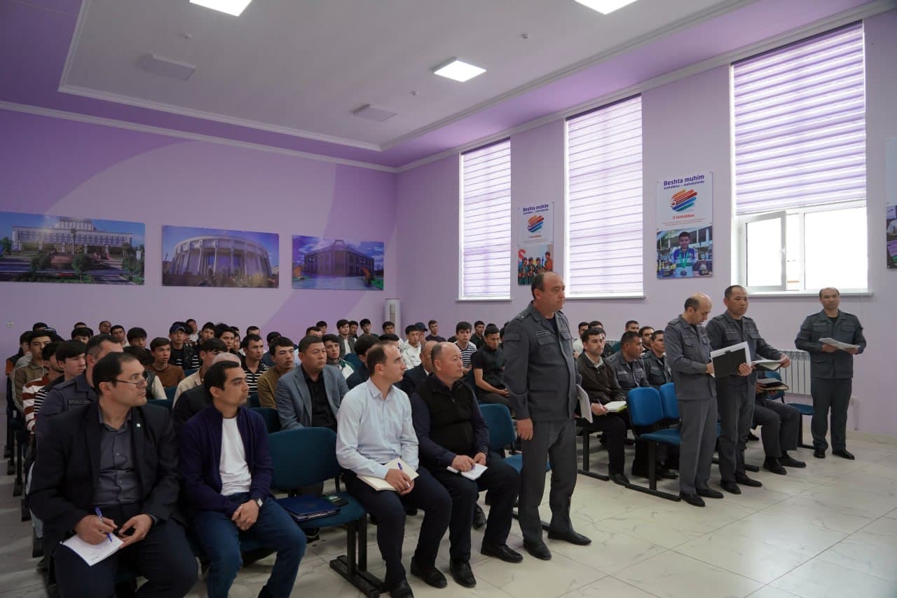 Sirdaryo viloyati Ichki ishlar boshqarmasi boshlig‘i tomonidan “Payshanba yoshlar” kuni doirasida otaliqqa olingan hamda uyushmagan yoshlar bilan uchrashuv va ochiq muloqotlar muntazam tashkil etib kelinmoqda.