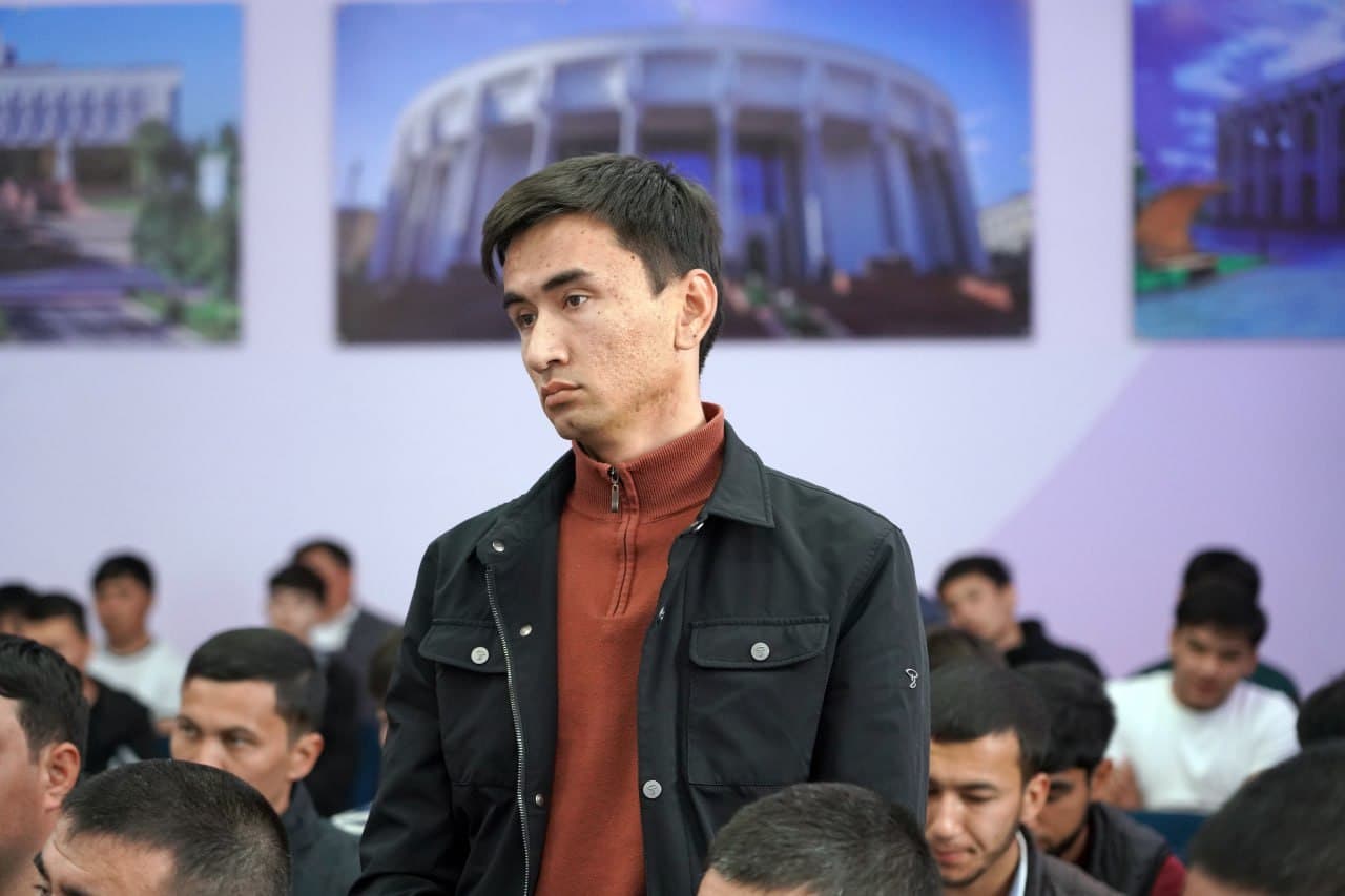 Sirdaryo viloyati Ichki ishlar boshqarmasi boshlig‘i tomonidan “Payshanba yoshlar” kuni doirasida otaliqqa olingan hamda uyushmagan yoshlar bilan uchrashuv va ochiq muloqotlar muntazam tashkil etib kelinmoqda.