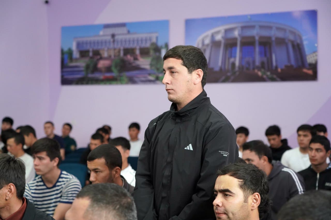 Sirdaryo viloyati Ichki ishlar boshqarmasi boshlig‘i tomonidan “Payshanba yoshlar” kuni doirasida otaliqqa olingan hamda uyushmagan yoshlar bilan uchrashuv va ochiq muloqotlar muntazam tashkil etib kelinmoqda.