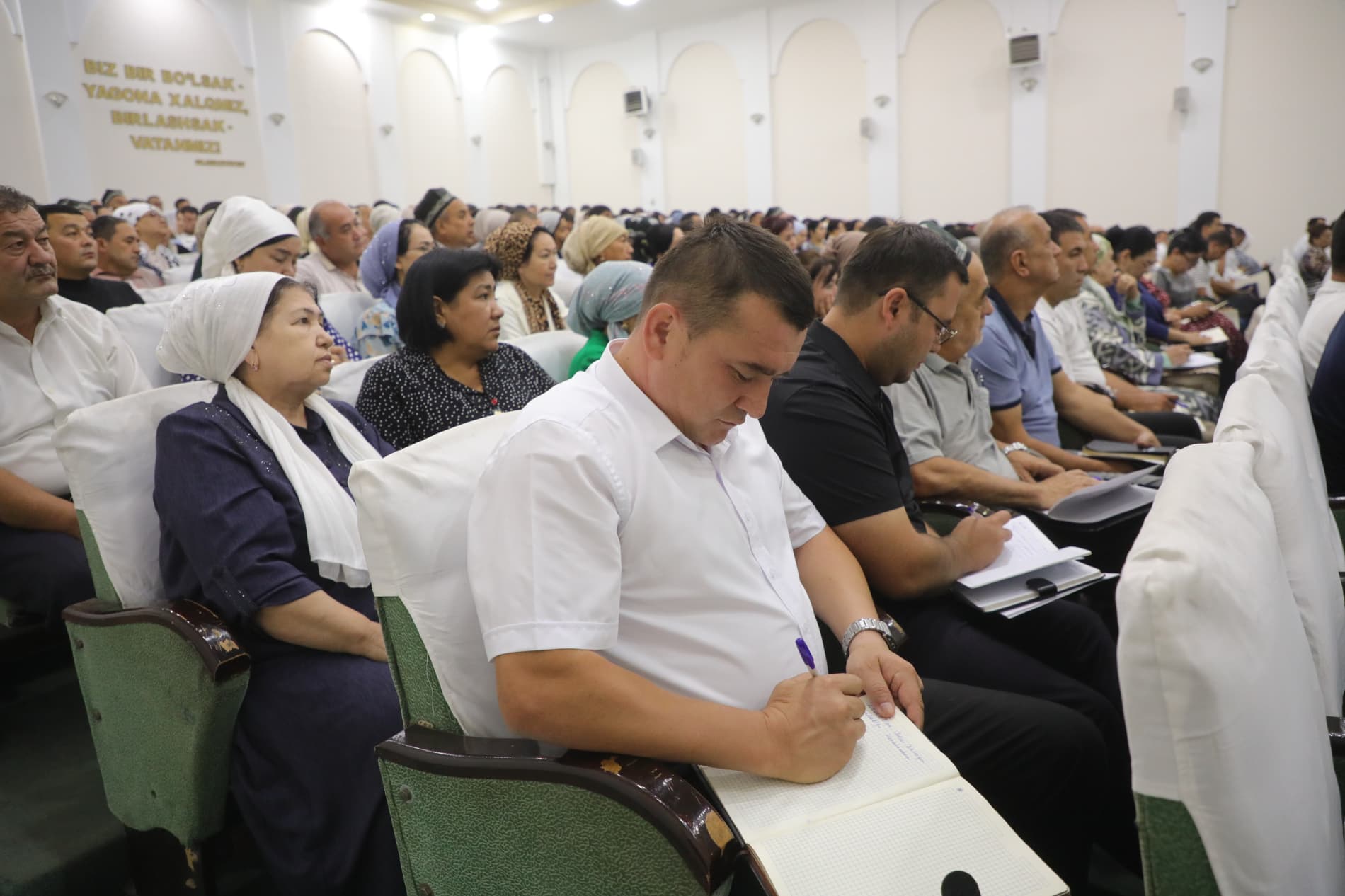 Андижон тумани ҳокими бошчилигида туманимиз иқтисодий-ижтимоий соҳаларига оид йиғилиш бўлиб ўтди.