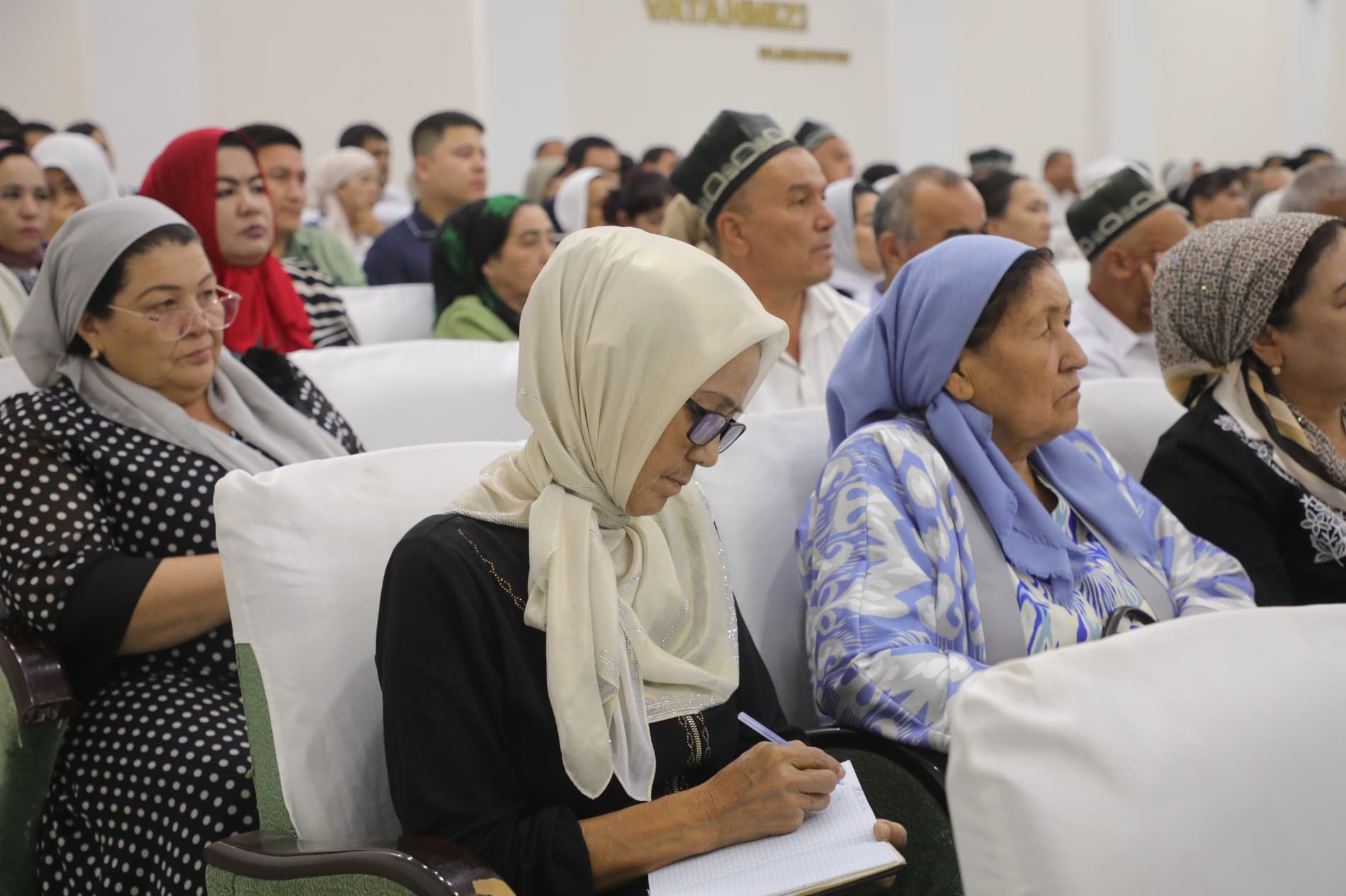 Андижон тумани ҳокими бошчилигида туманимиз иқтисодий-ижтимоий соҳаларига оид йиғилиш бўлиб ўтди.