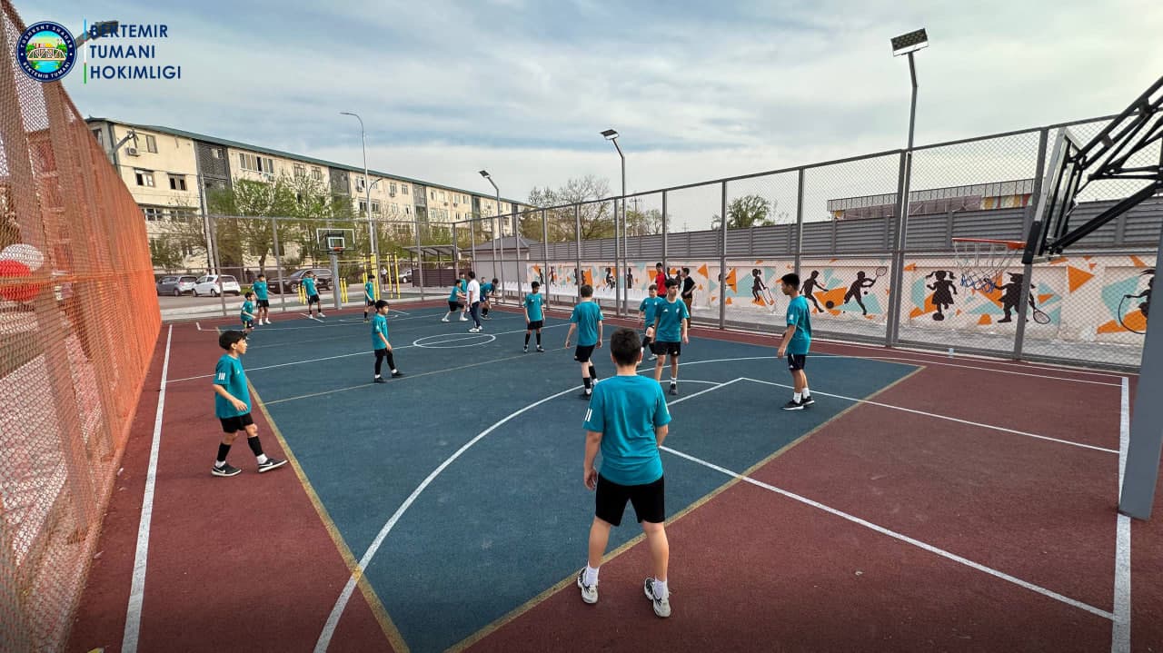 Zamonaviy bolalar o‘yingohi va sport maydonchalari foydalanishga topshirildi