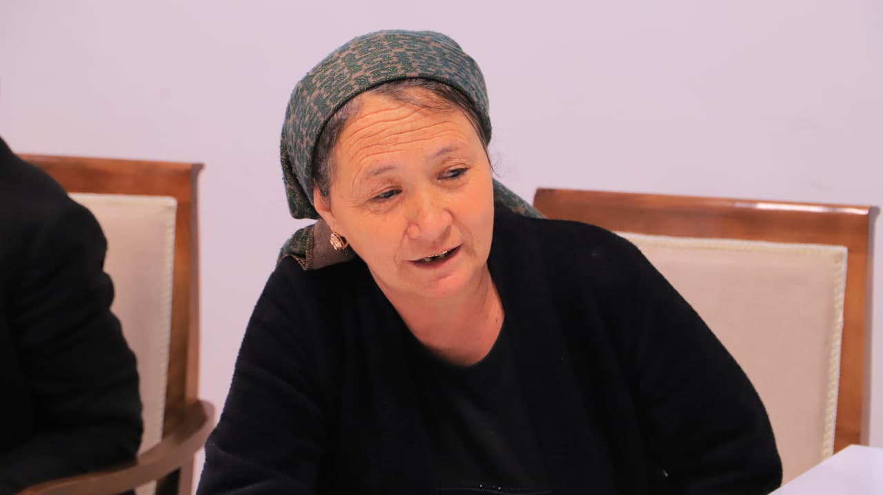 Tuman hokimi Umidjon Adizov fuqarolarni qabul qildi.