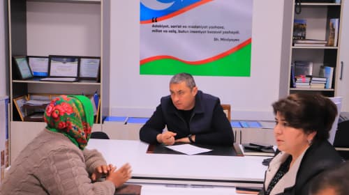 Tuman hokimi Umidjon Adizov fuqarolarni qabul qildi.