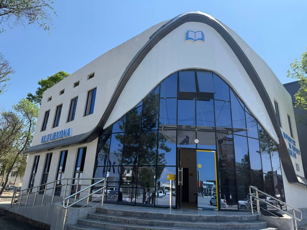 Alisher Navoiy nomidagi O‘zbekiston Milliy kutubxonasi direktori Xatirchi tumaniga tashrif buyurdi