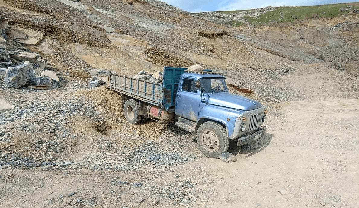 Tog‘ toshlarini noqonuniy talon-toroj qilgan huquqbuzarlarga chora ko‘rildi