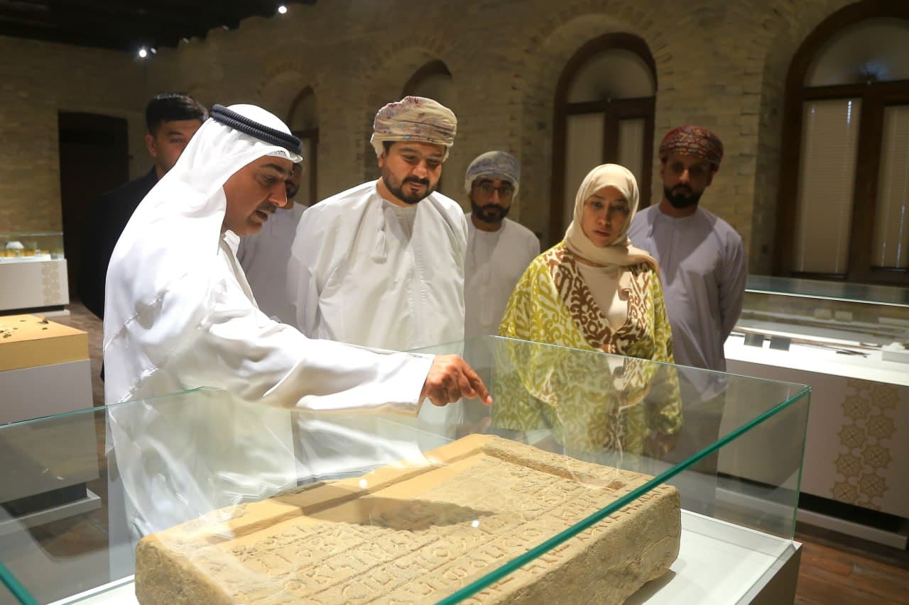 The PRC Ambassador to Uzbekistan and the Minister of the Sultanate of Oman visited the exhibition in Samarkand