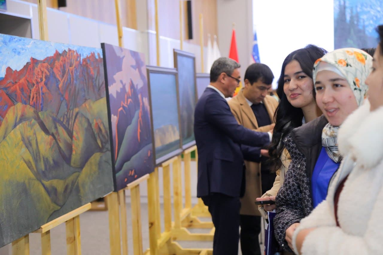 The need to strengthen regional co-operation in the conservation of mountain ecosystems was emphasized