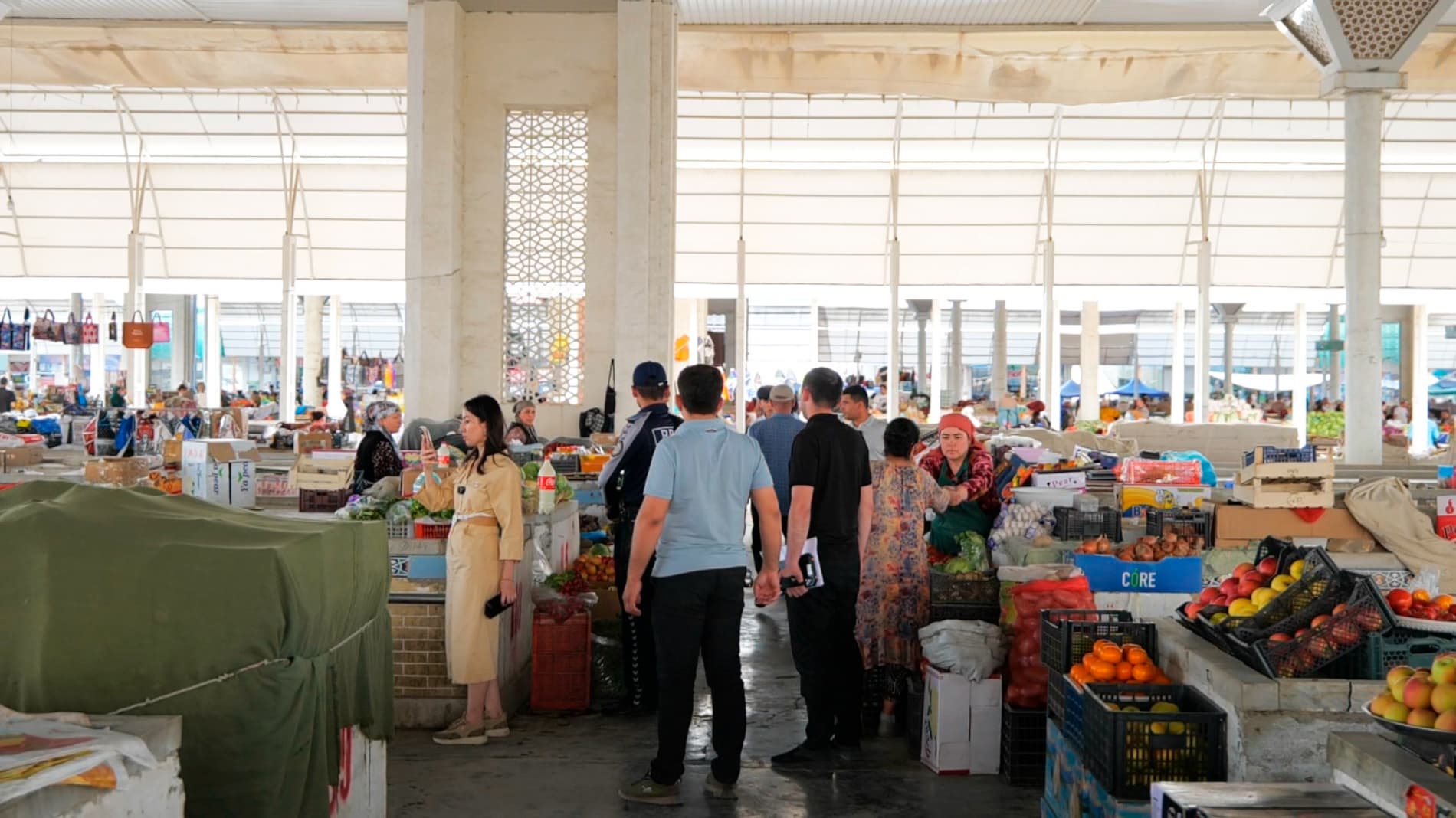 В Бухаре приняты меры в отношении администраций пяти рынков за нарушение требований в сфере обращения отходами