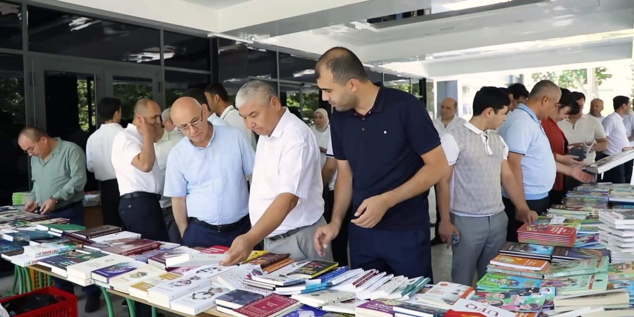 A book fair was organized for the ministry's employees