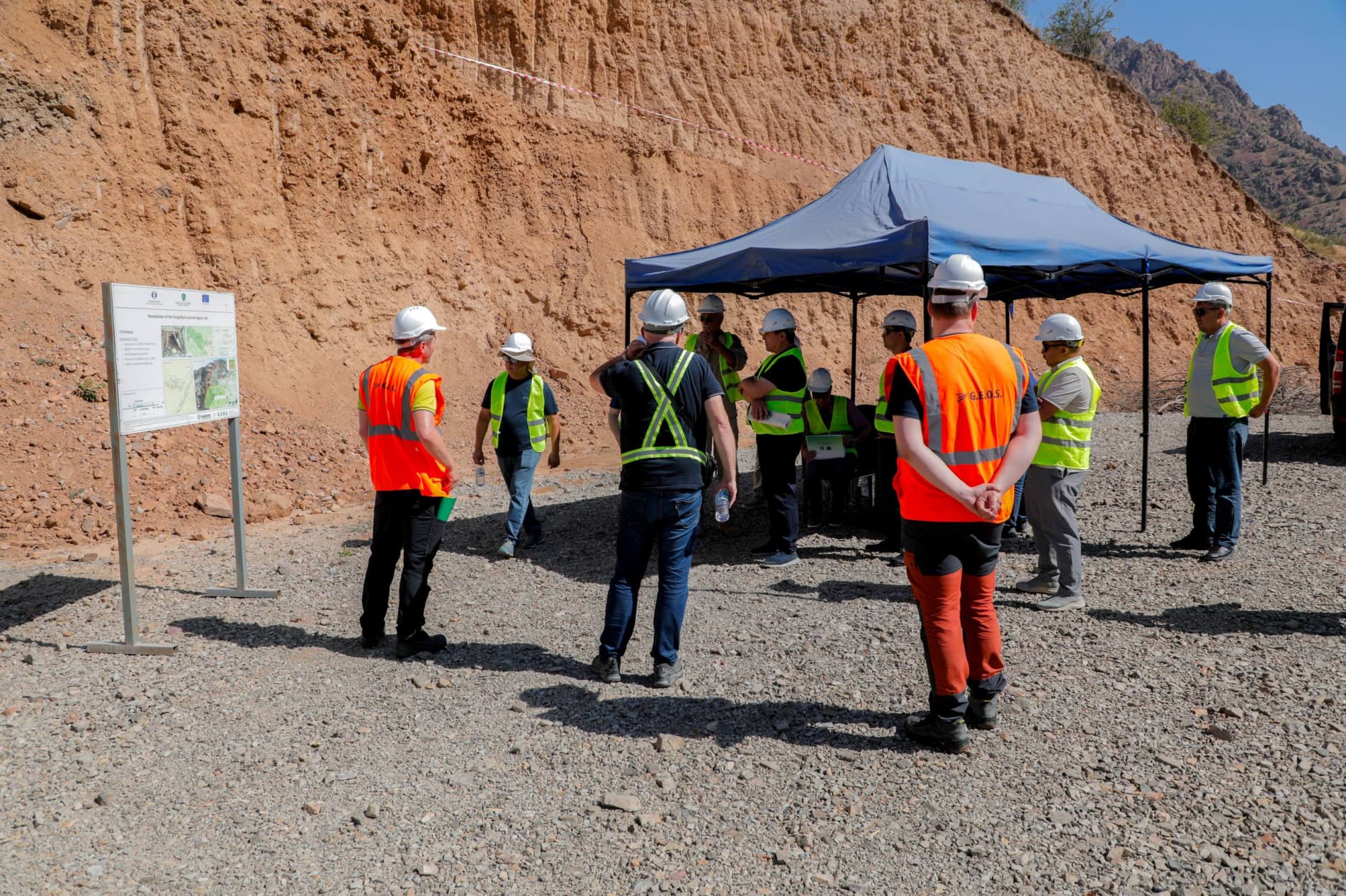 В Янгиабаде завершены работы по рекультивации бывшего уранового рудника