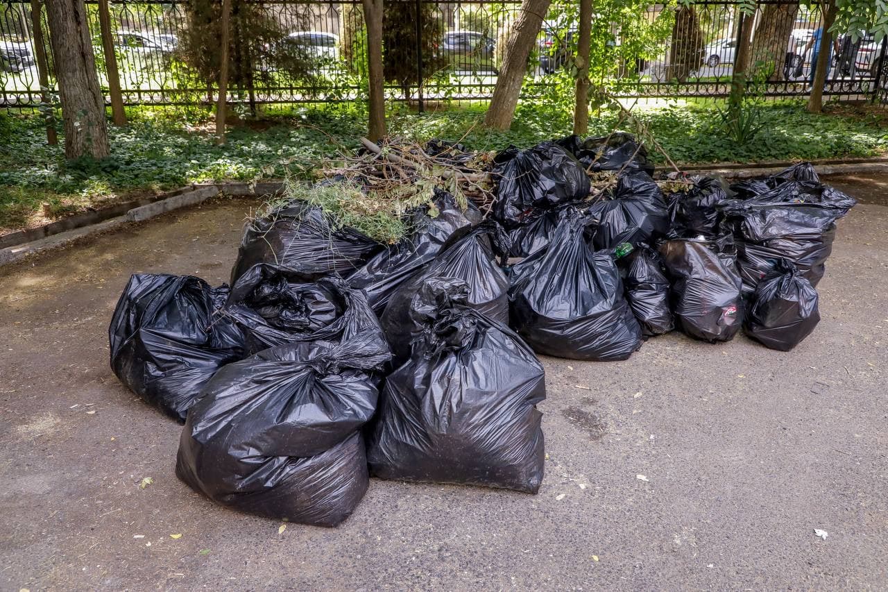 Сотрудники Министерства экологии приняли участие во всенародном благотворительном хашаре