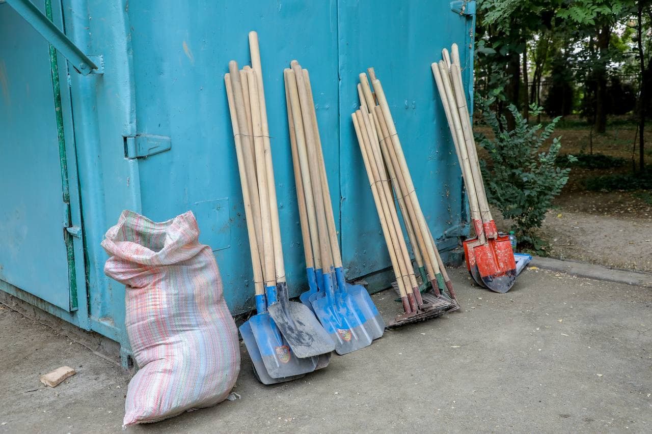 Сотрудники Министерства экологии приняли участие во всенародном благотворительном хашаре