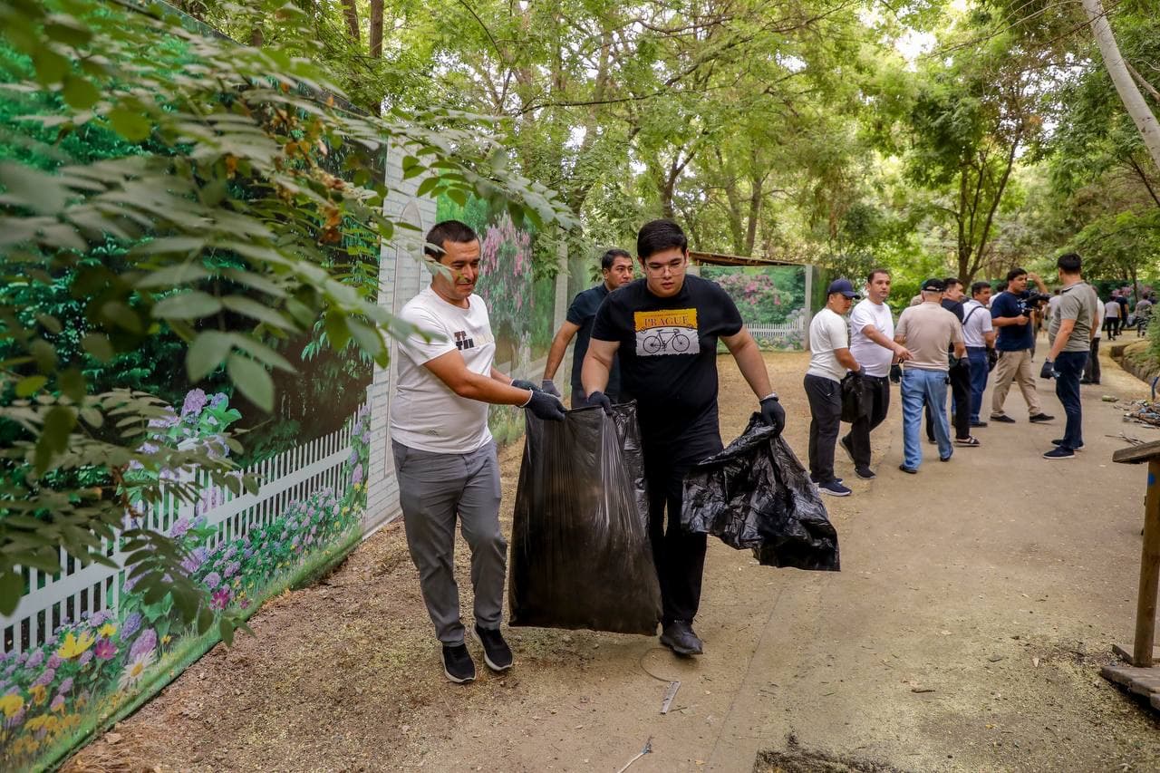 Сотрудники Министерства экологии приняли участие во всенародном благотворительном хашаре